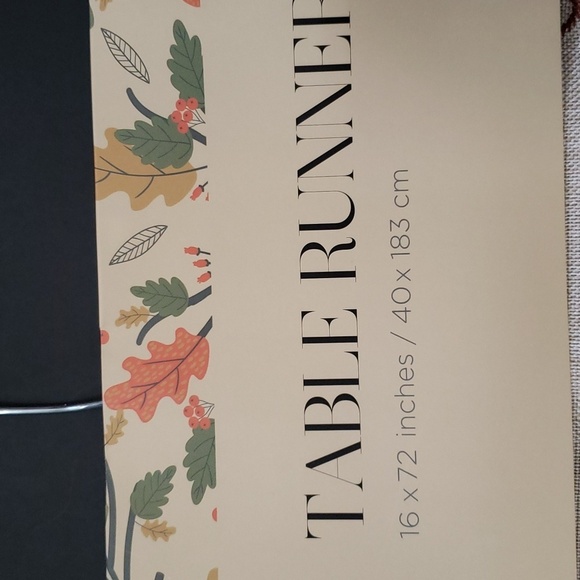 Secret Celebrity NWT Pumpkins and Leaves 72 x 16 Table Runner - Picture 4 of 8